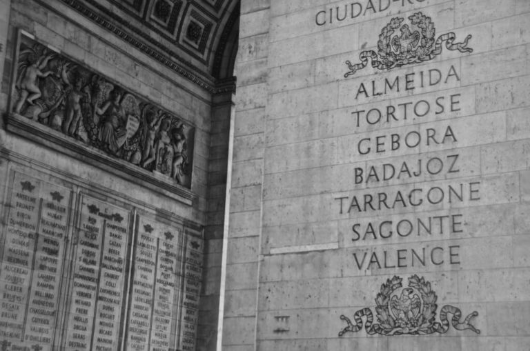 Badajoz en el Arco del Triunfo de París – Postureo e ignorancia
